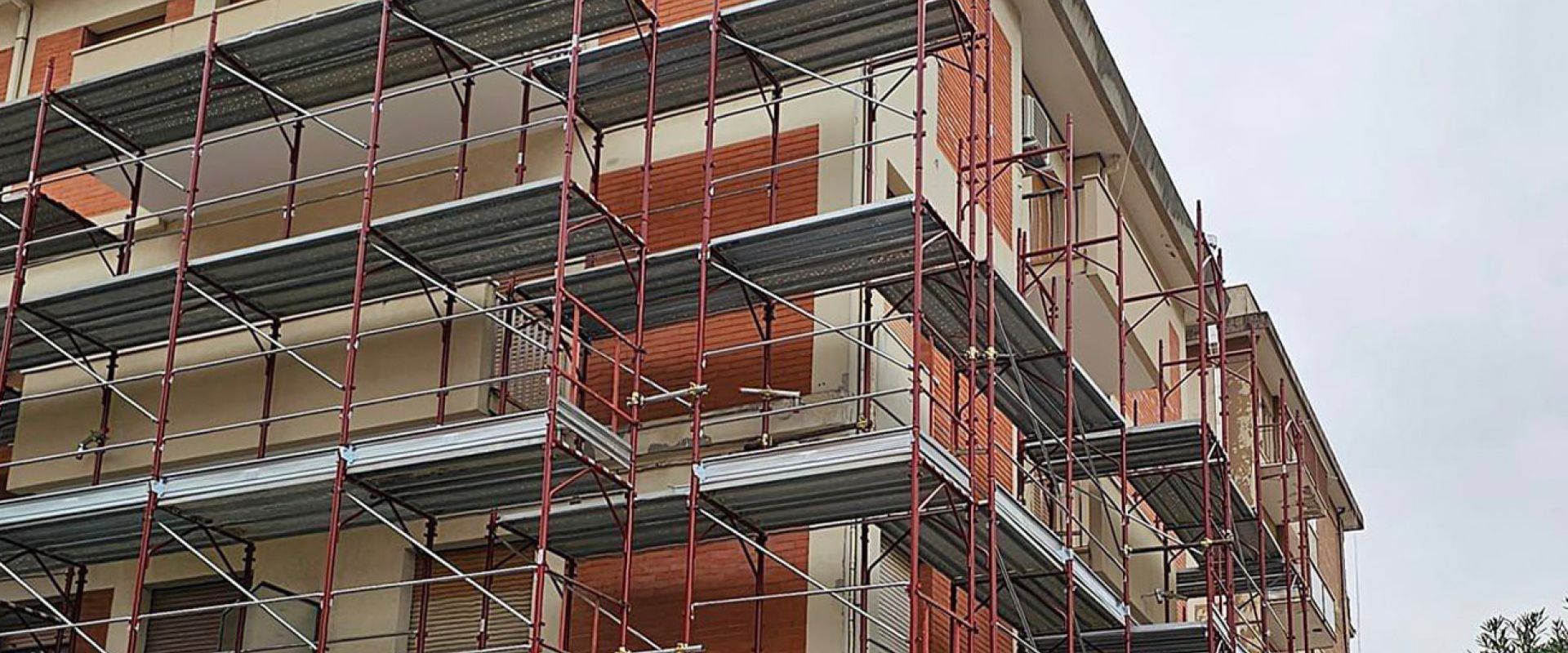 Montaggio, smontaggio e noleggio ponteggi Logo Impresa edile a Calcinelli ALBA COSTRUZIONI a Calcinelli e in tutta l'Italia